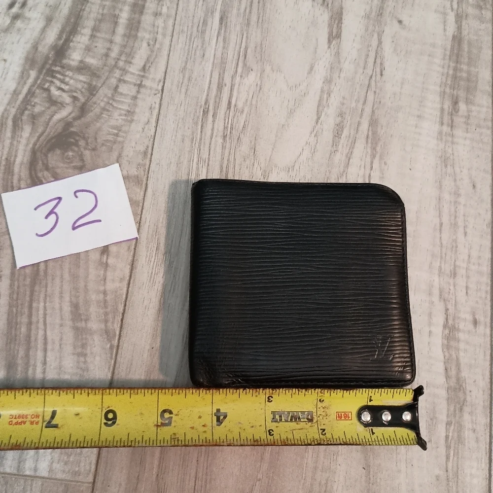 LOUIS VUITTON Marco Black Epi Leather BiFold Wallet